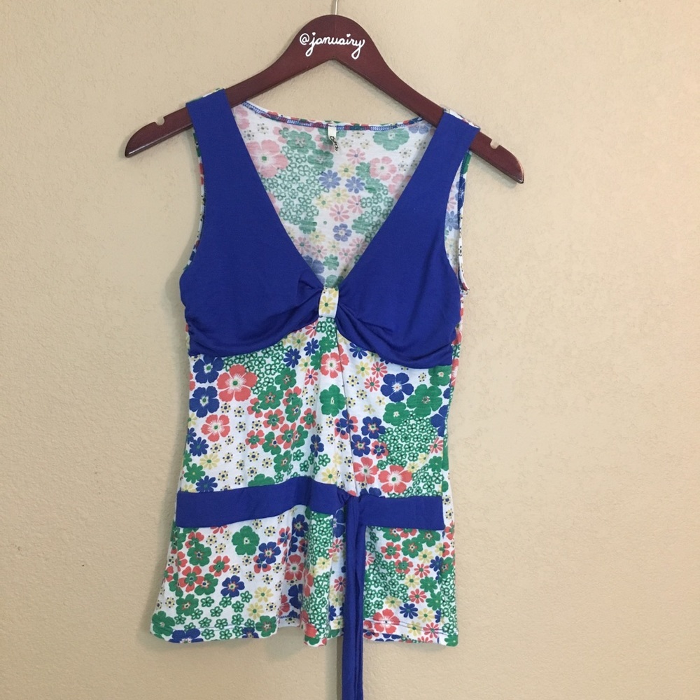 Blue floral tank with cute retro style about a med